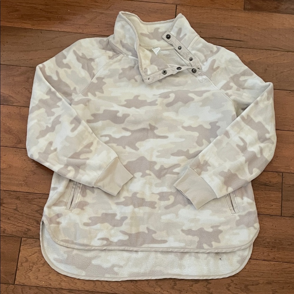GreenTea Beige and Cream Camo Fleece Pullover